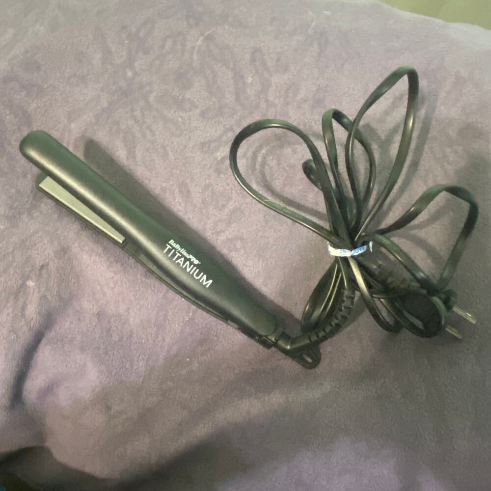 BaBylissPRO Nano Titanium Travel Size Flat Iron BT137 0.75" Plate Travel Size